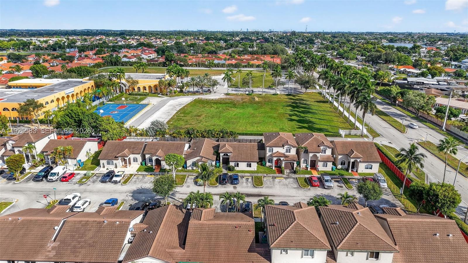 IBIS VILLA AT MIAMI GARDE - Residential