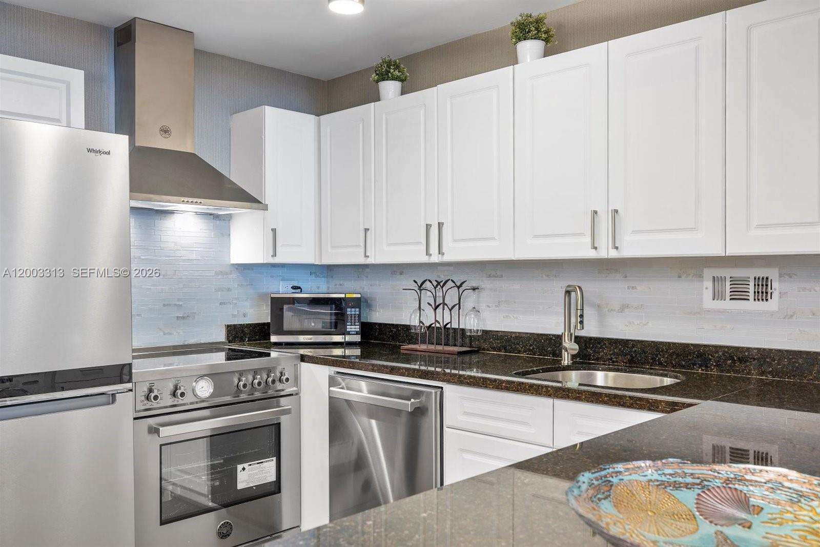 RONEY PALACE CONDO - Residential Lease