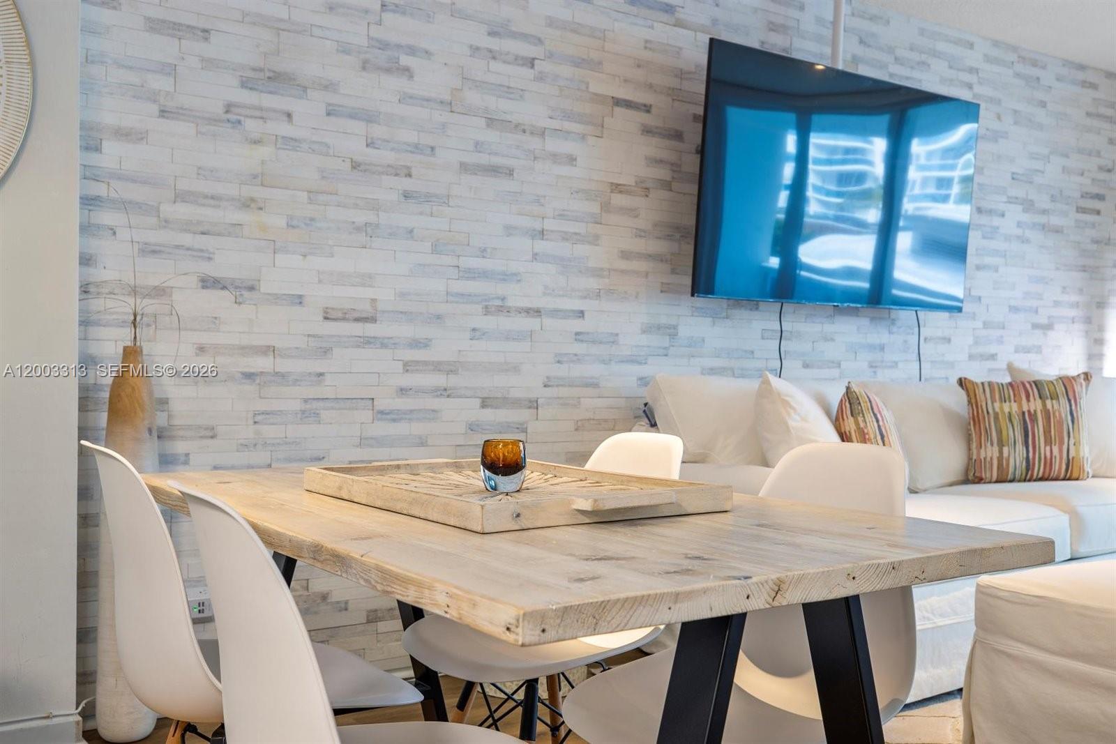 RONEY PALACE CONDO - Residential Lease