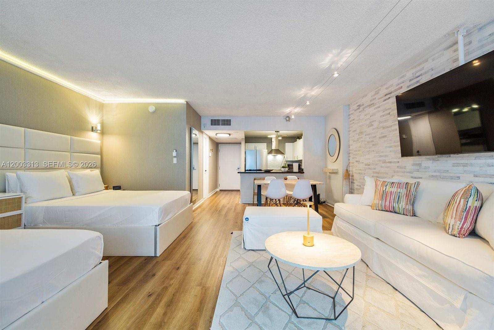 2301 Collins Ave 421