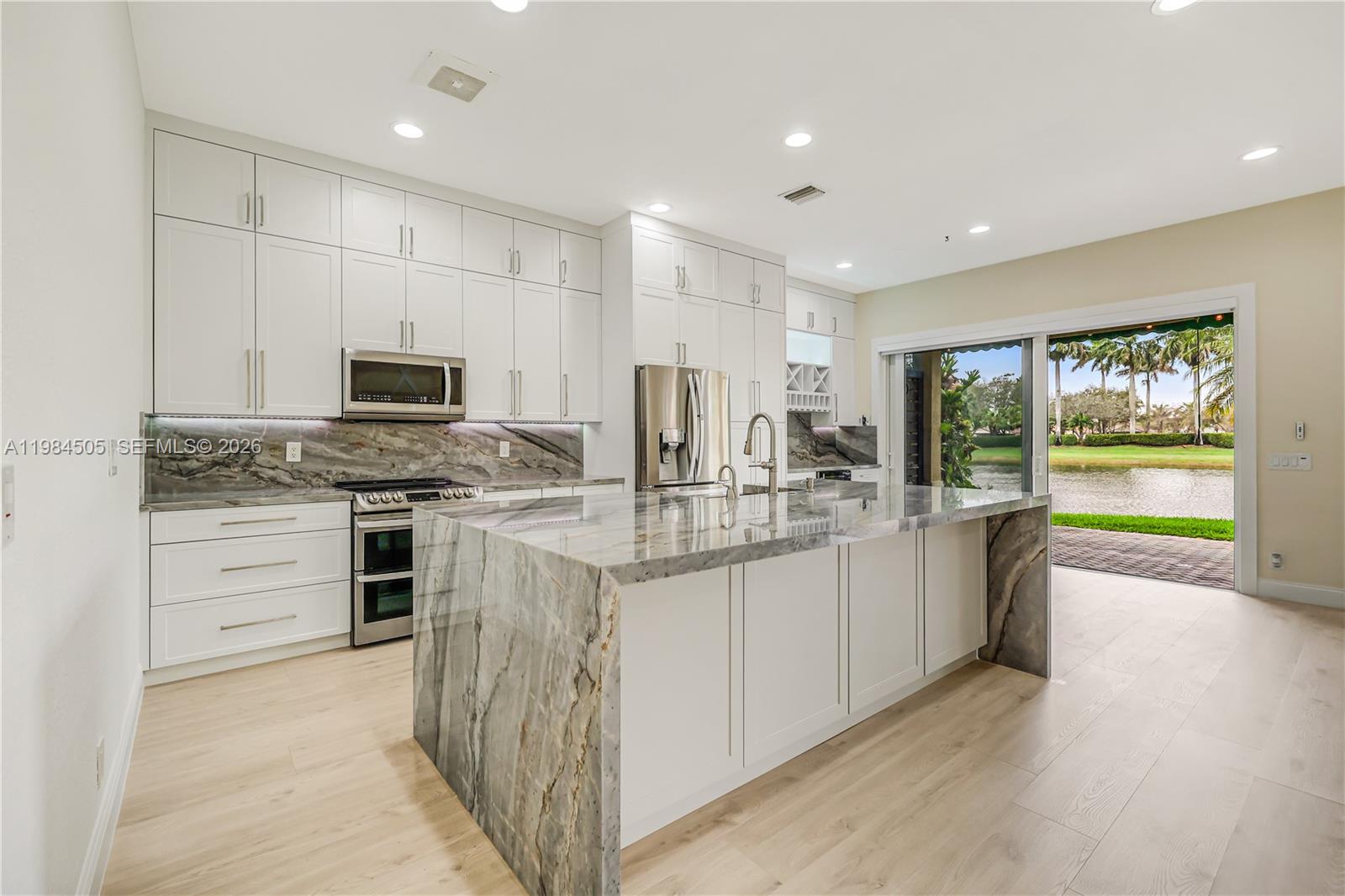 SAVANNA / COVE I - Residential Lease