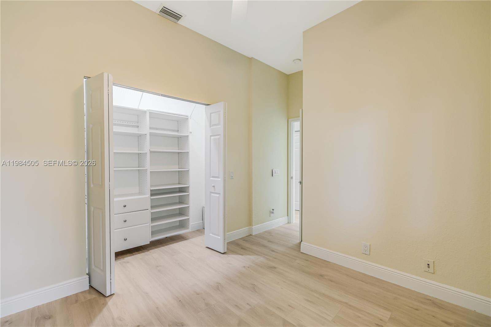 SAVANNA / COVE I - Residential Lease