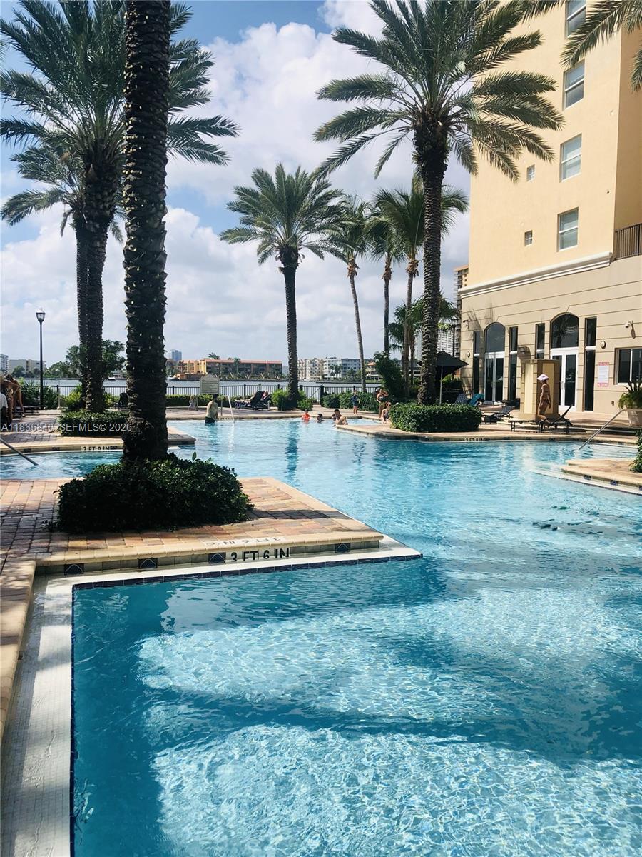 PORTO BELLAGIO CONDO - Residential