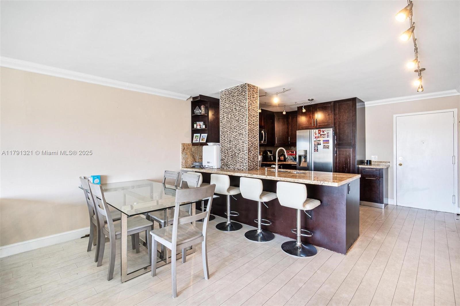 110 S Shore Dr 6D