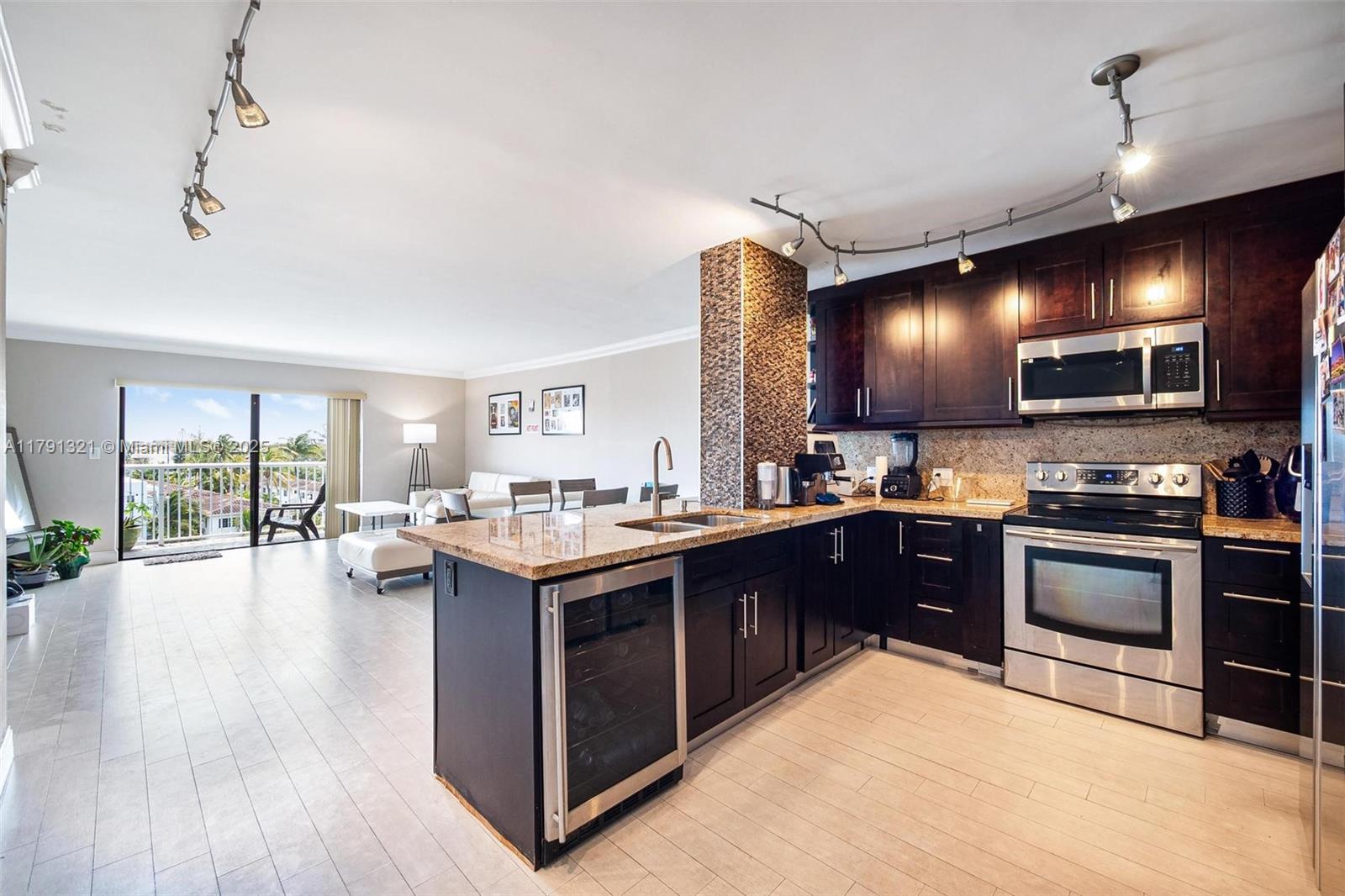 110 S Shore Dr 6D