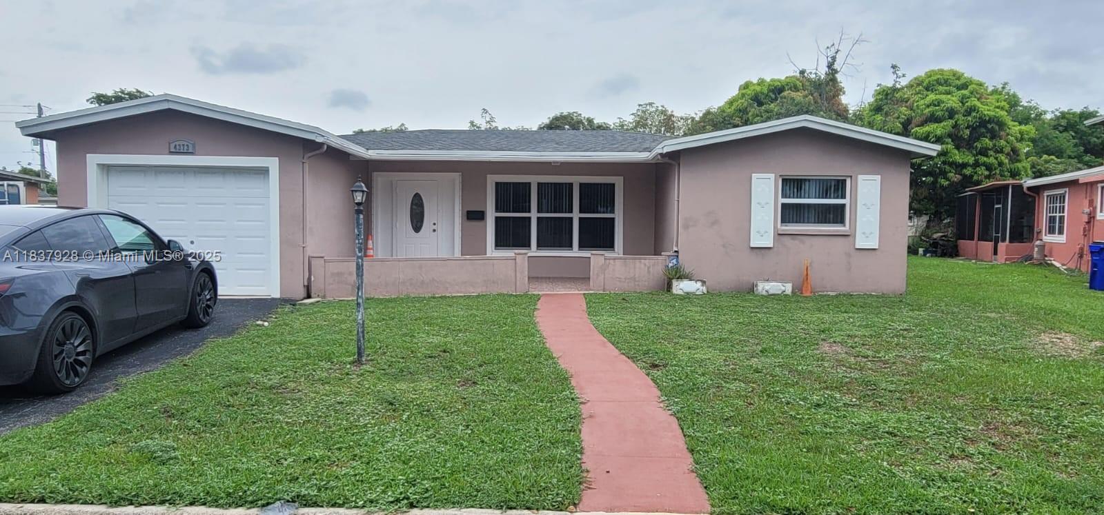 Beautiful pool home in Lauderdale Lakes.