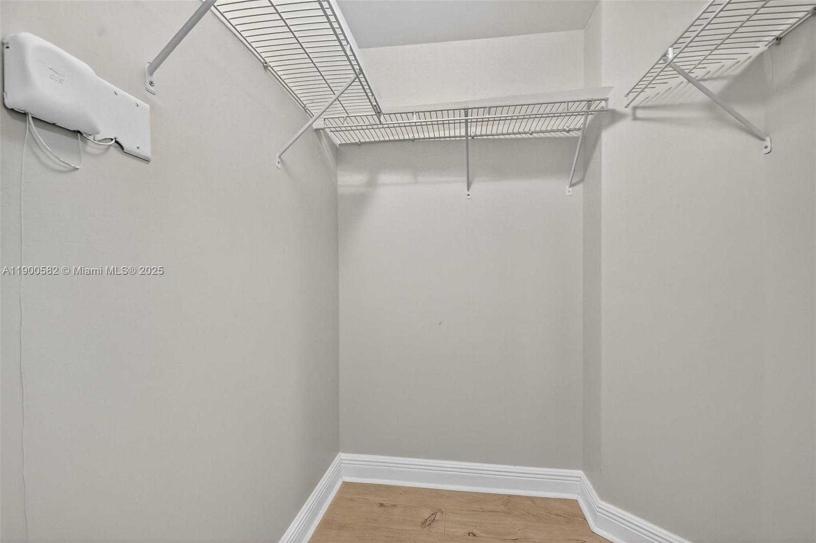 PENINSULA ON THE INTRACOA - Residential Lease