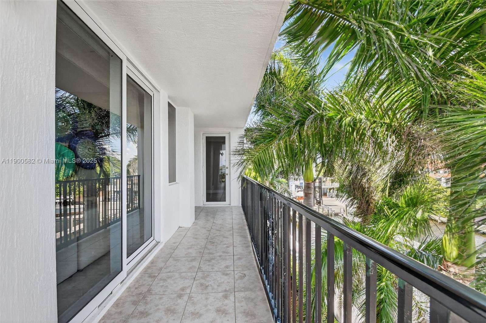 PENINSULA ON THE INTRACOA - Residential Lease