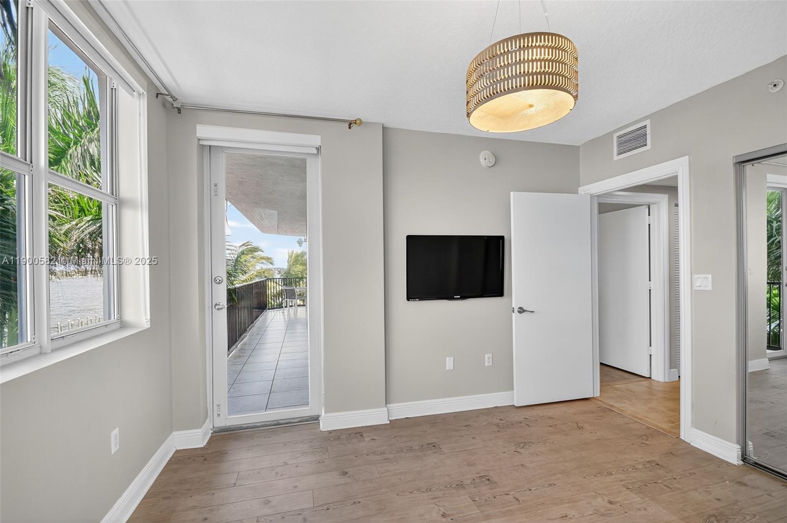 PENINSULA ON THE INTRACOA - Residential Lease