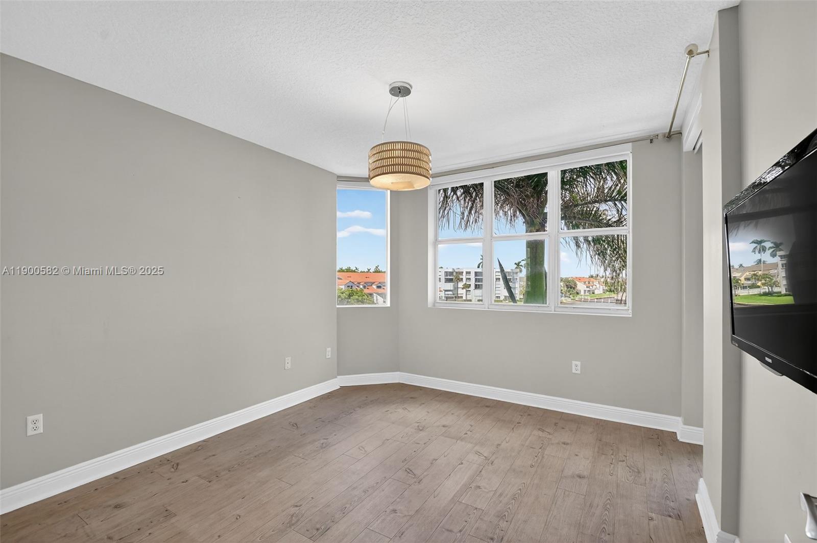 PENINSULA ON THE INTRACOA - Residential Lease