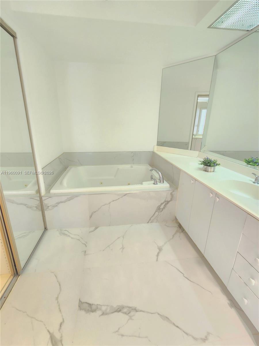 THE LANDMARK CONDO - Residential