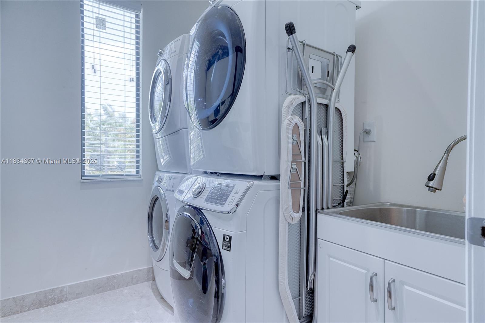 KEYSTONE ISLAND NO 5 - Residential Lease