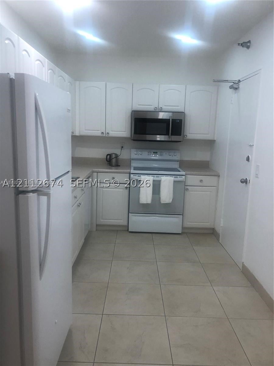 10185 Collins Ave 1016