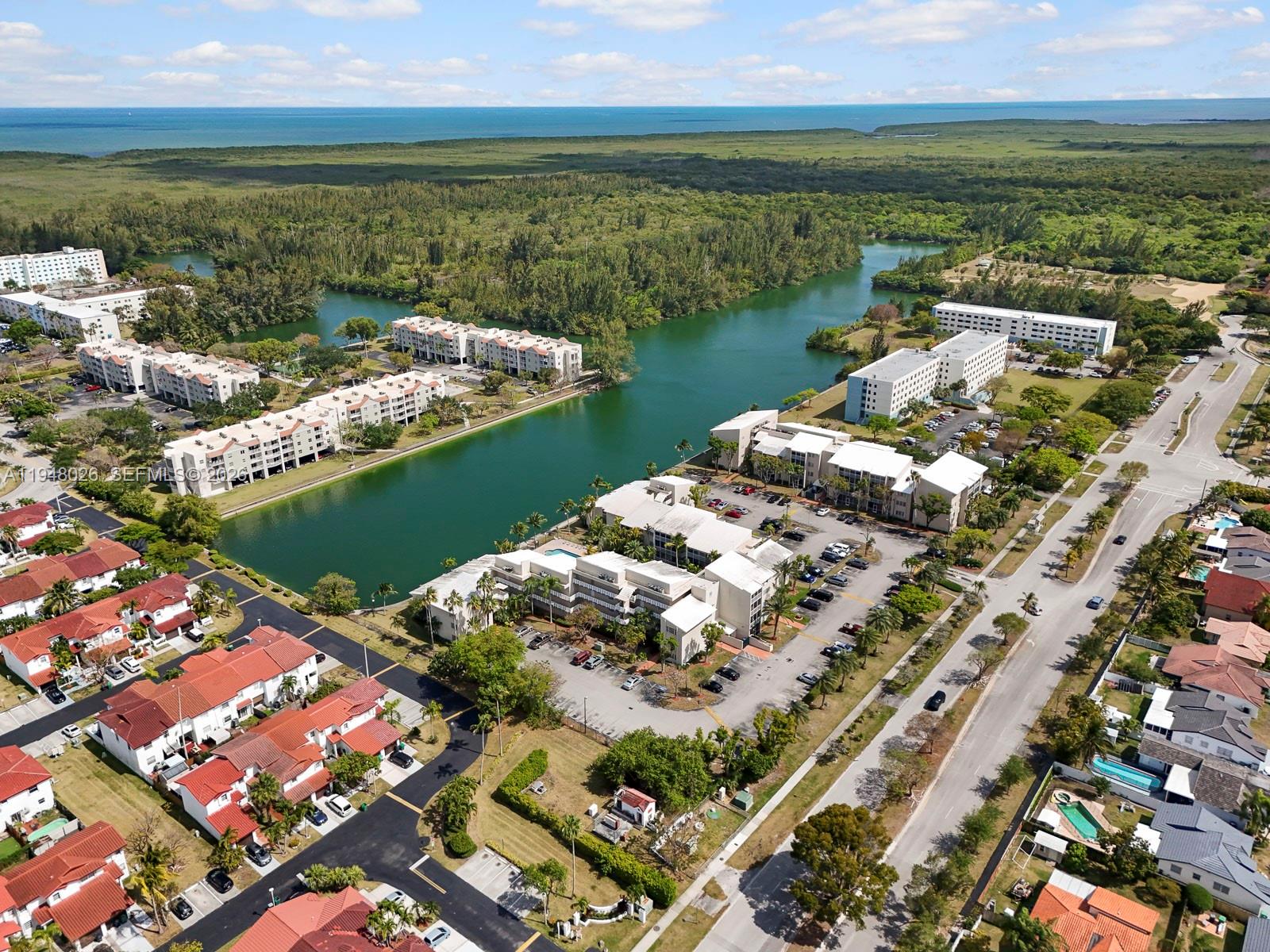 COVE CONDO PHASE I - Residential