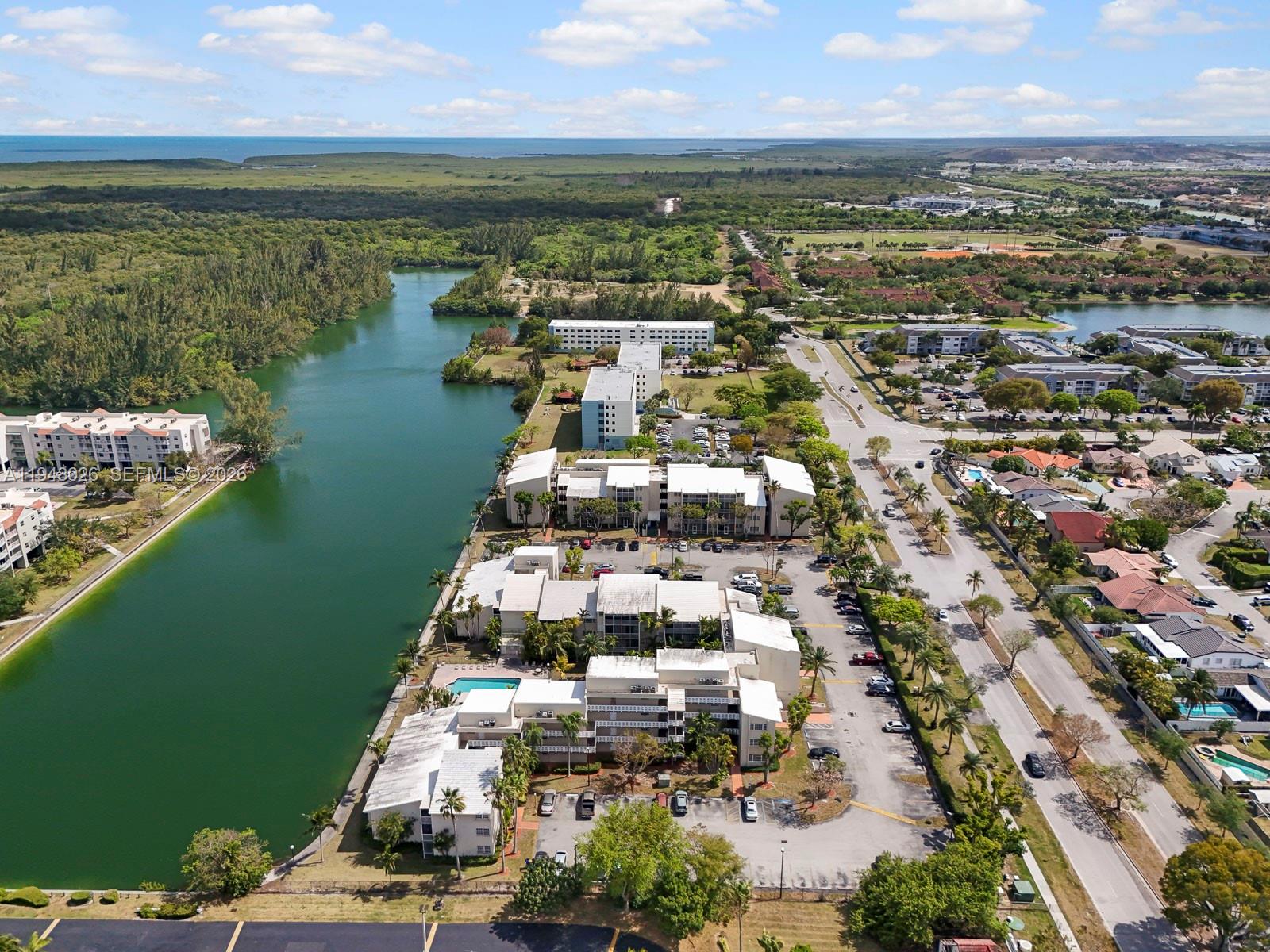 COVE CONDO PHASE I - Residential