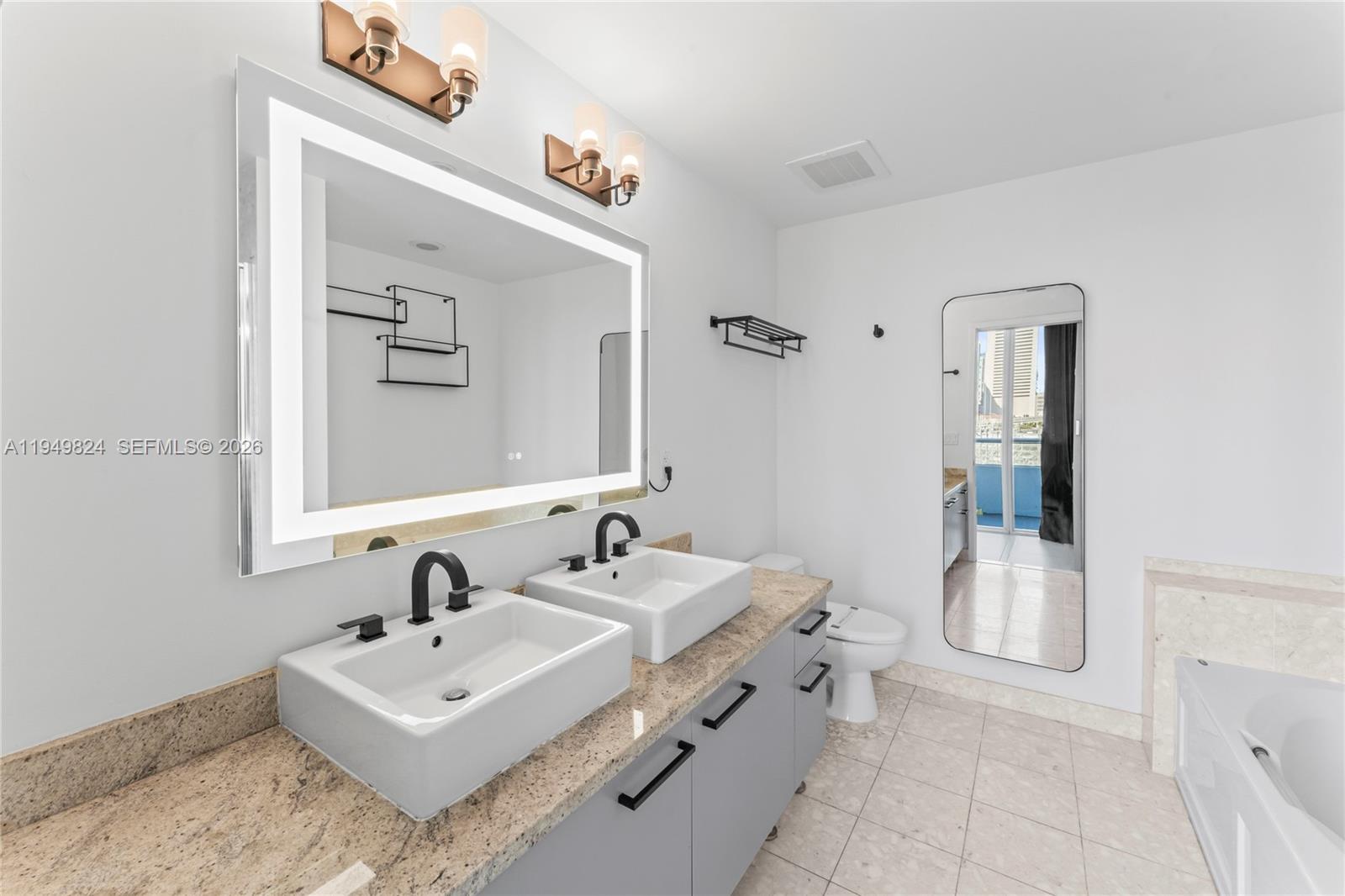 LATITUDE ON THE RIVER CON - Residential