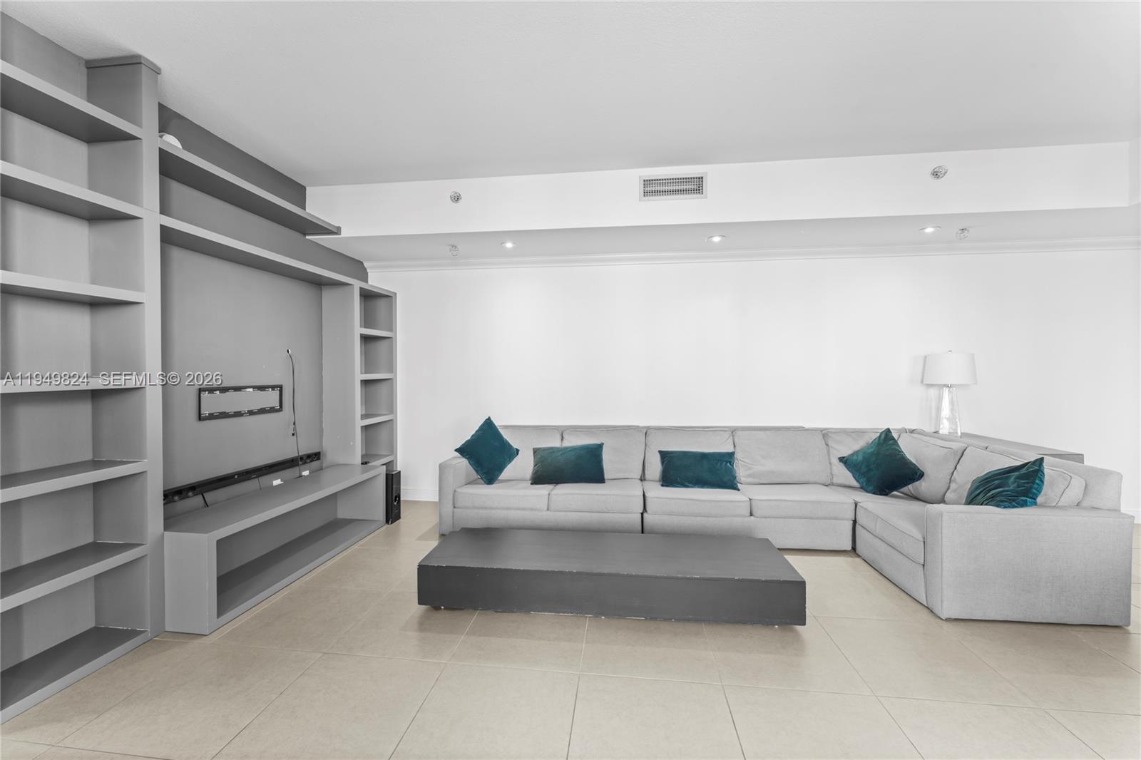 LATITUDE ON THE RIVER CON - Residential