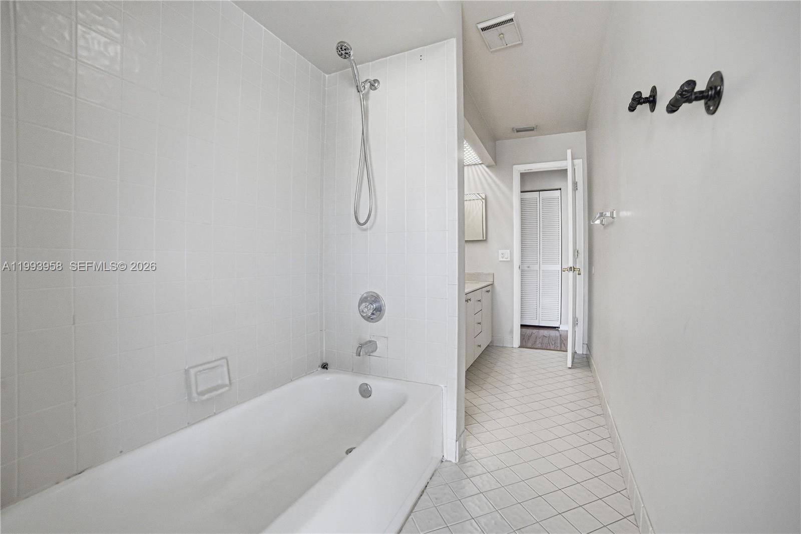 WEST GLEN - Residential