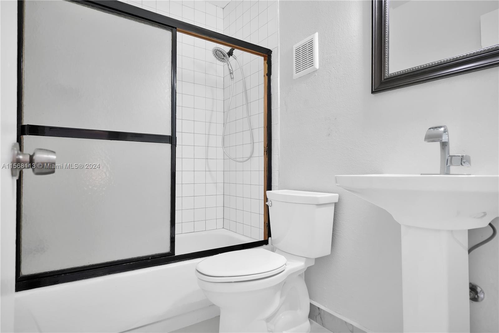 SUNSET PARK TOWN HOUSES - Residential Lease