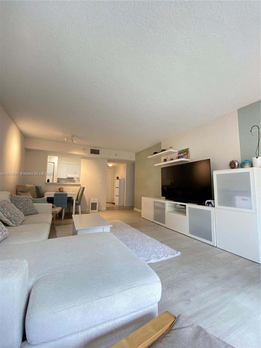 SHERIDAN EAST CONDO BLDG - Residential Lease