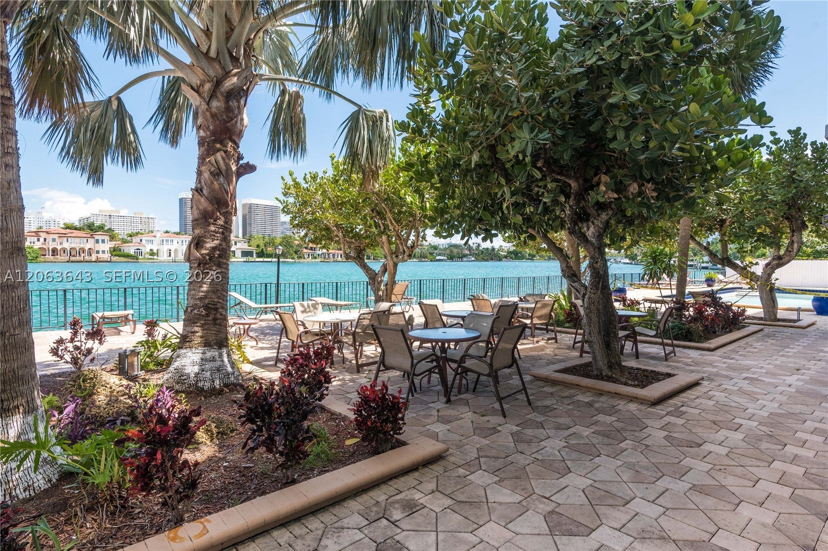 10101 E Bay Harbor Dr 404