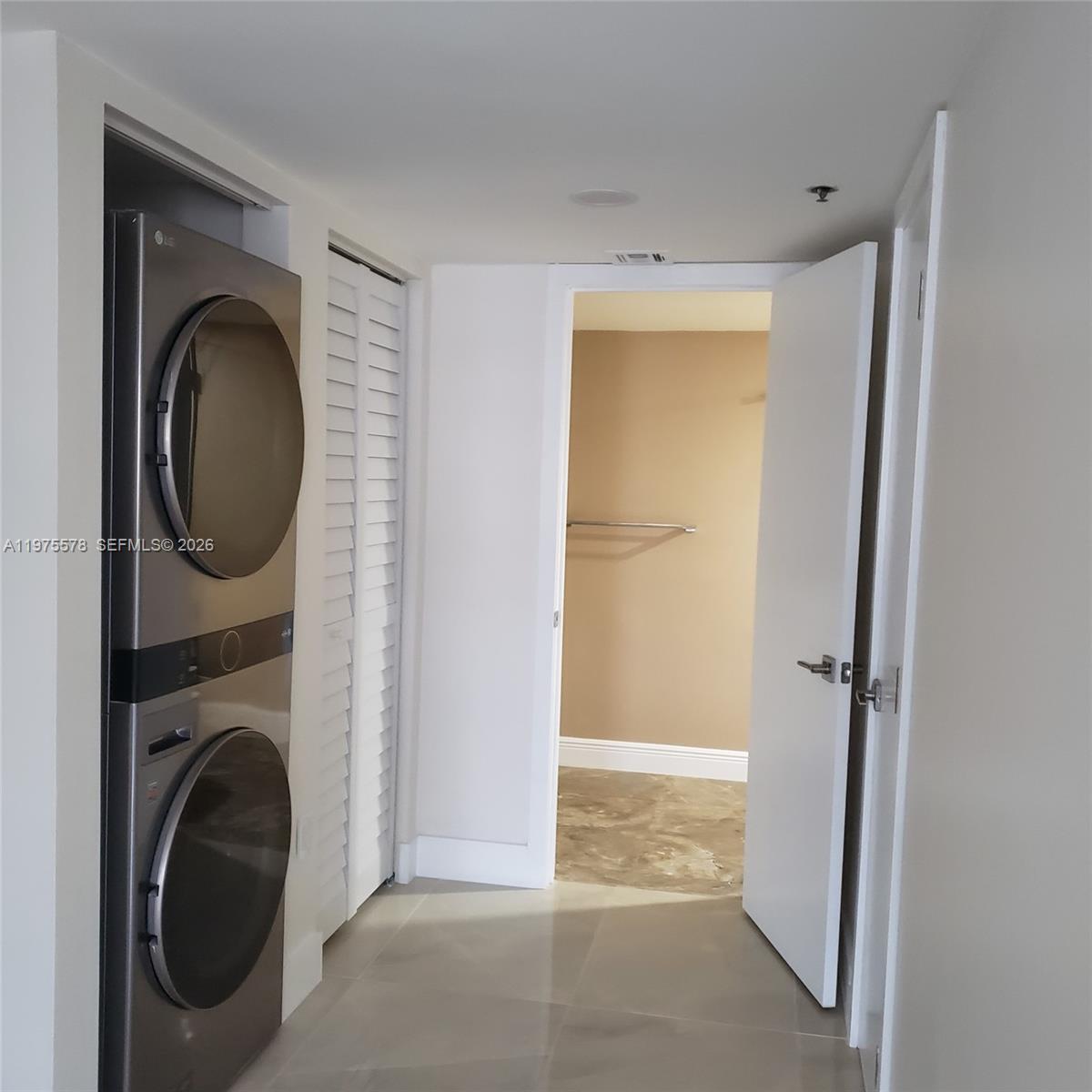 SUMMIT CONDO - Residential