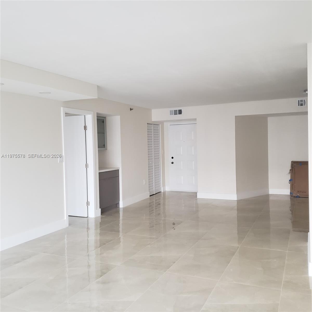 SUMMIT CONDO - Residential