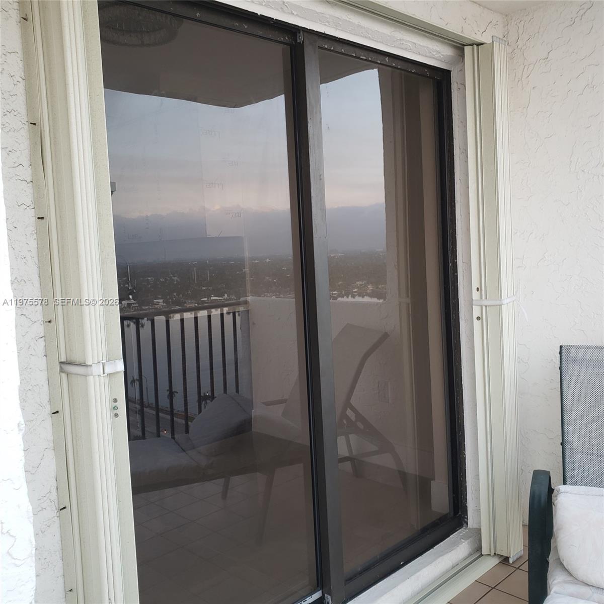 SUMMIT CONDO - Residential