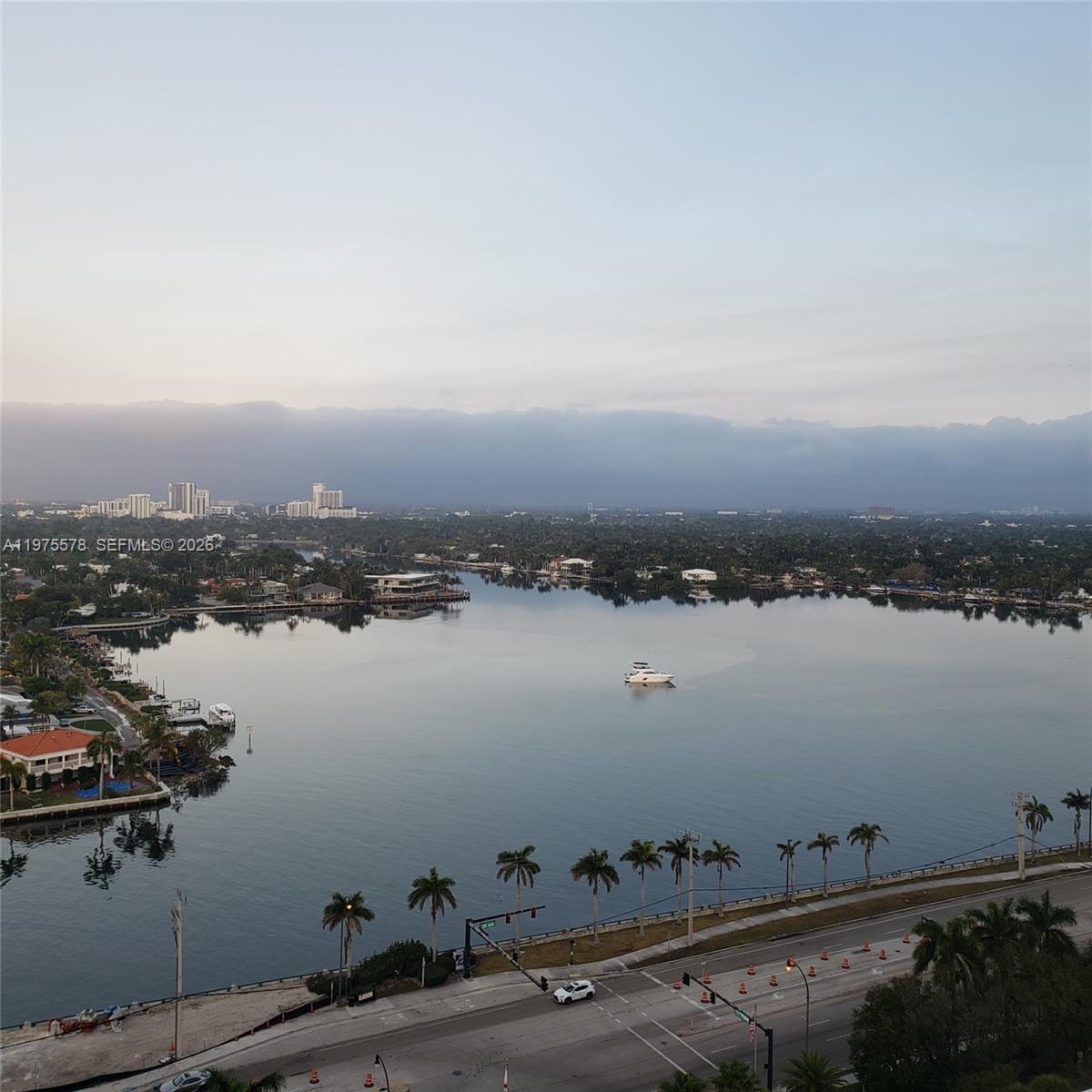 SUMMIT CONDO - Residential