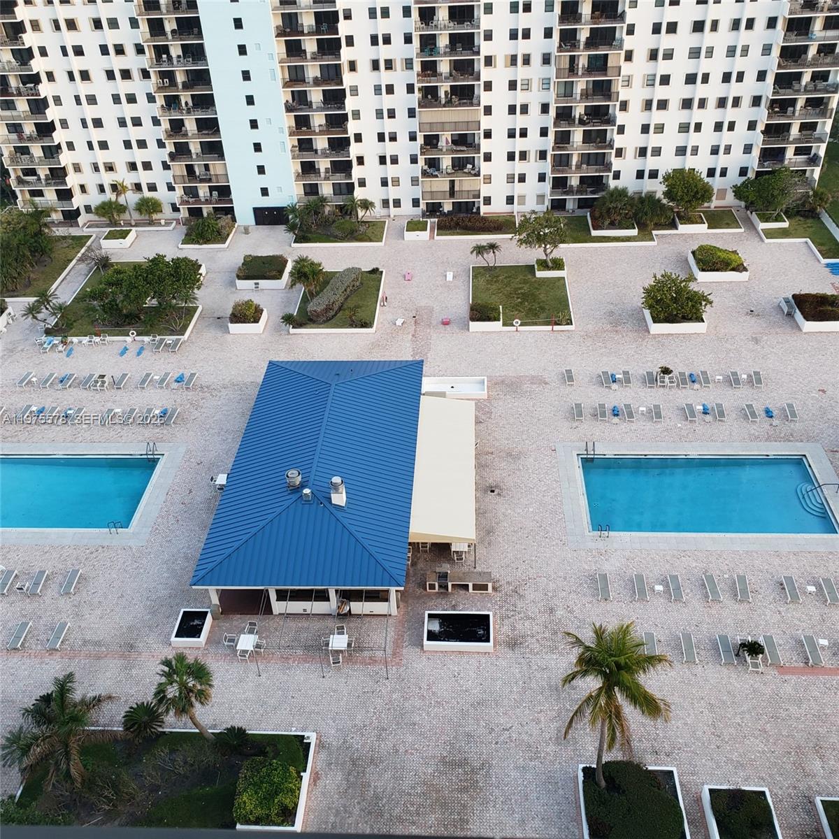 SUMMIT CONDO - Residential