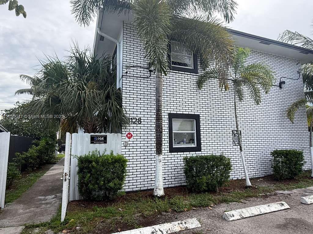 BREEZYWAY MANOR ADD - Residential Lease