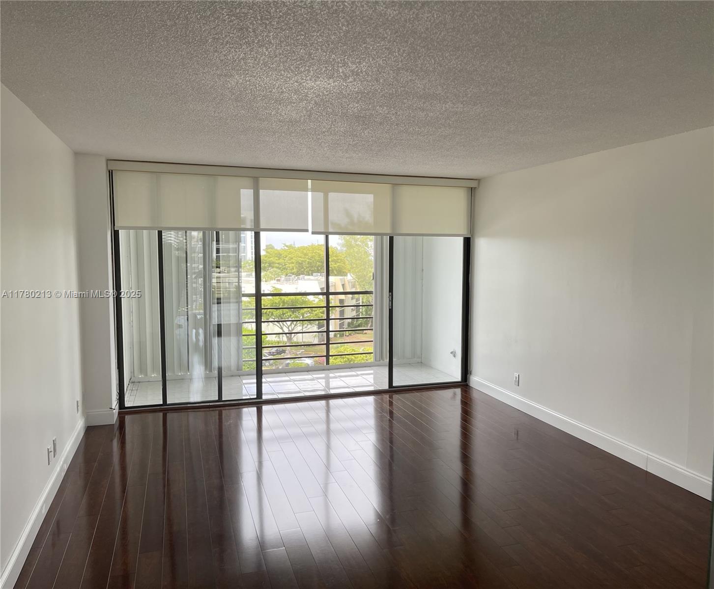 20500 W Country Club Dr 704, Aventura, Miami-Dade County, Florida - 1 Bedrooms  
2 Bathrooms - 