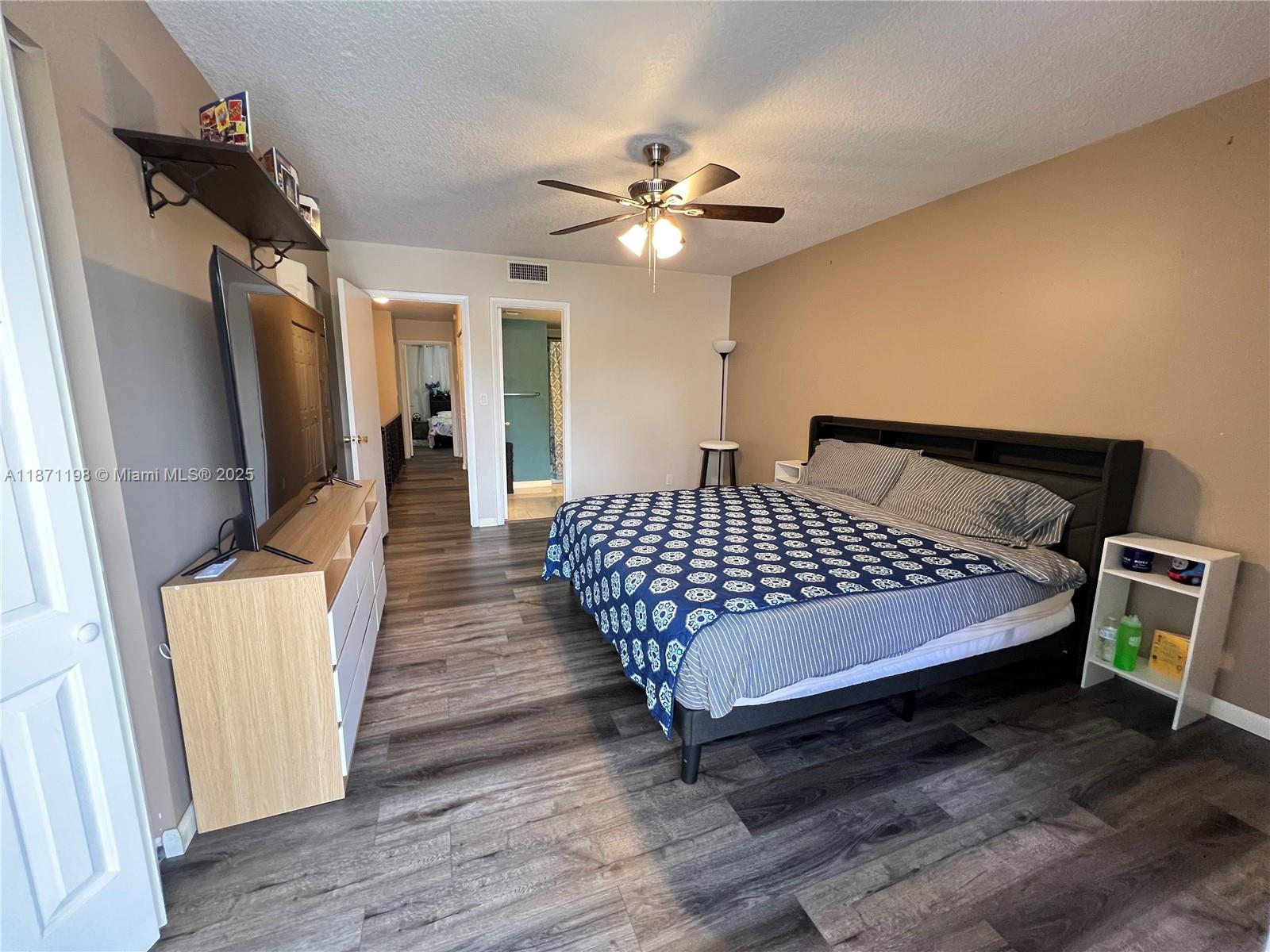 TOWNHOUSE VILLAS CONDO - Residential