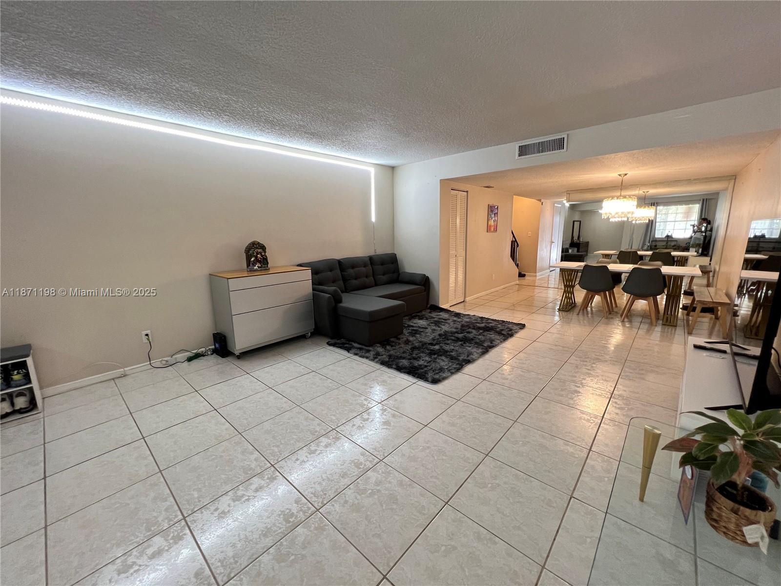 1325 N 15th Ave 23