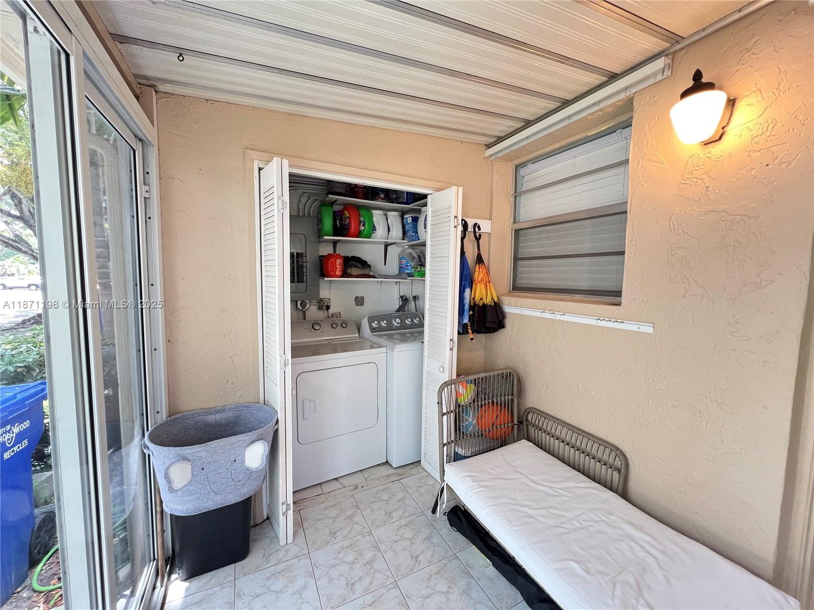 TOWNHOUSE VILLAS CONDO - Residential