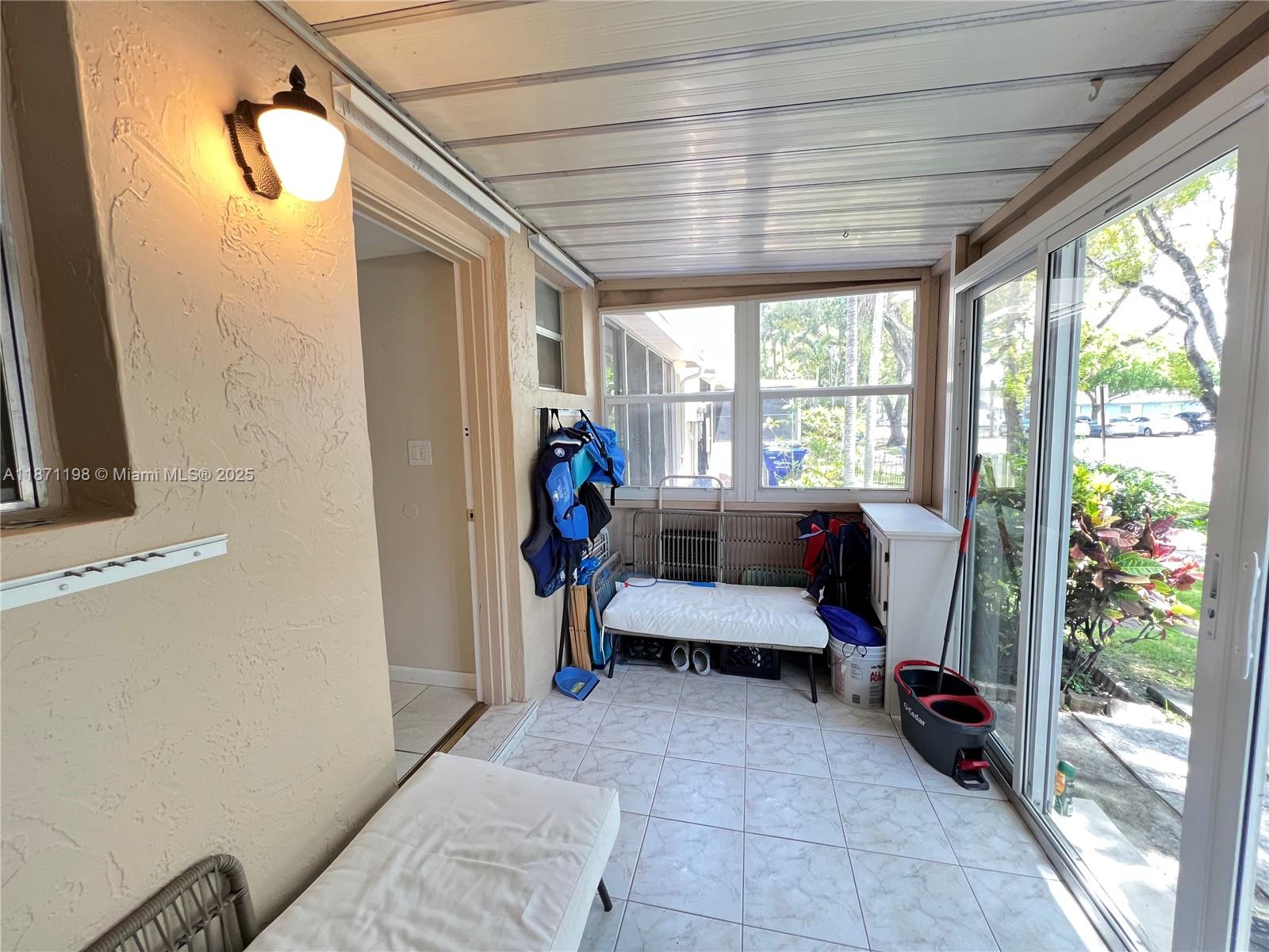 TOWNHOUSE VILLAS CONDO - Residential