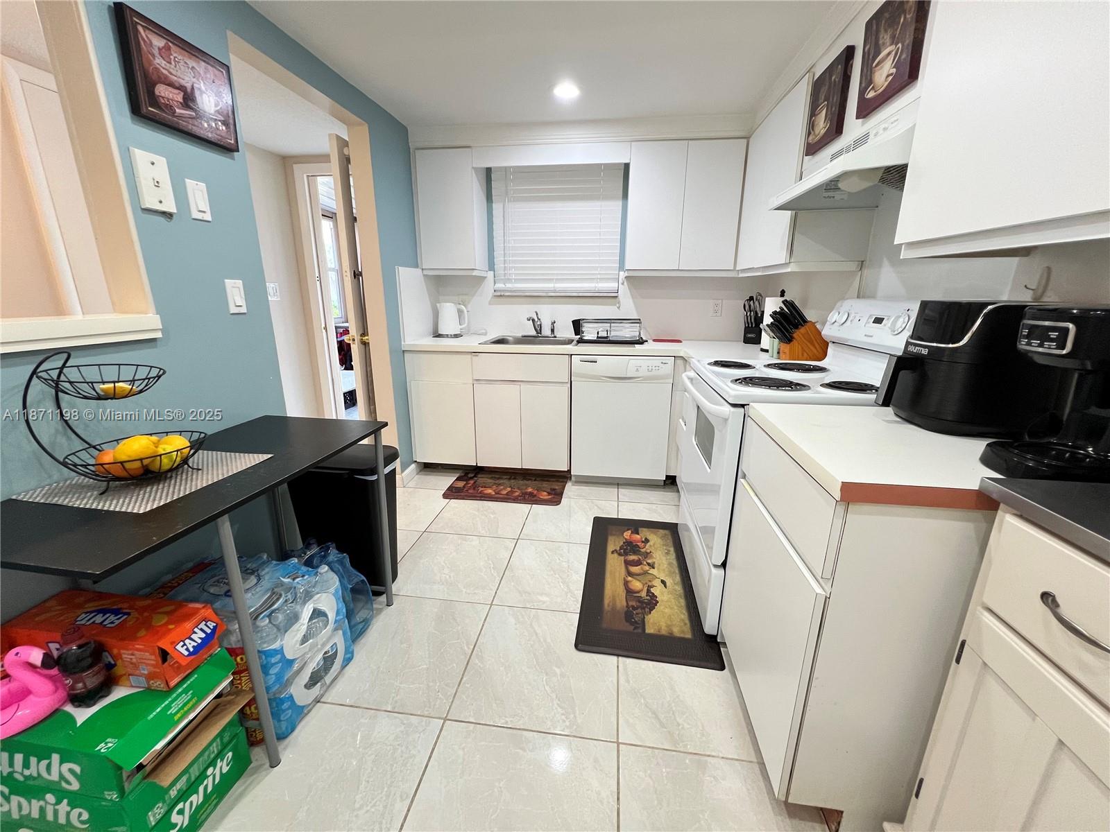 TOWNHOUSE VILLAS CONDO - Residential