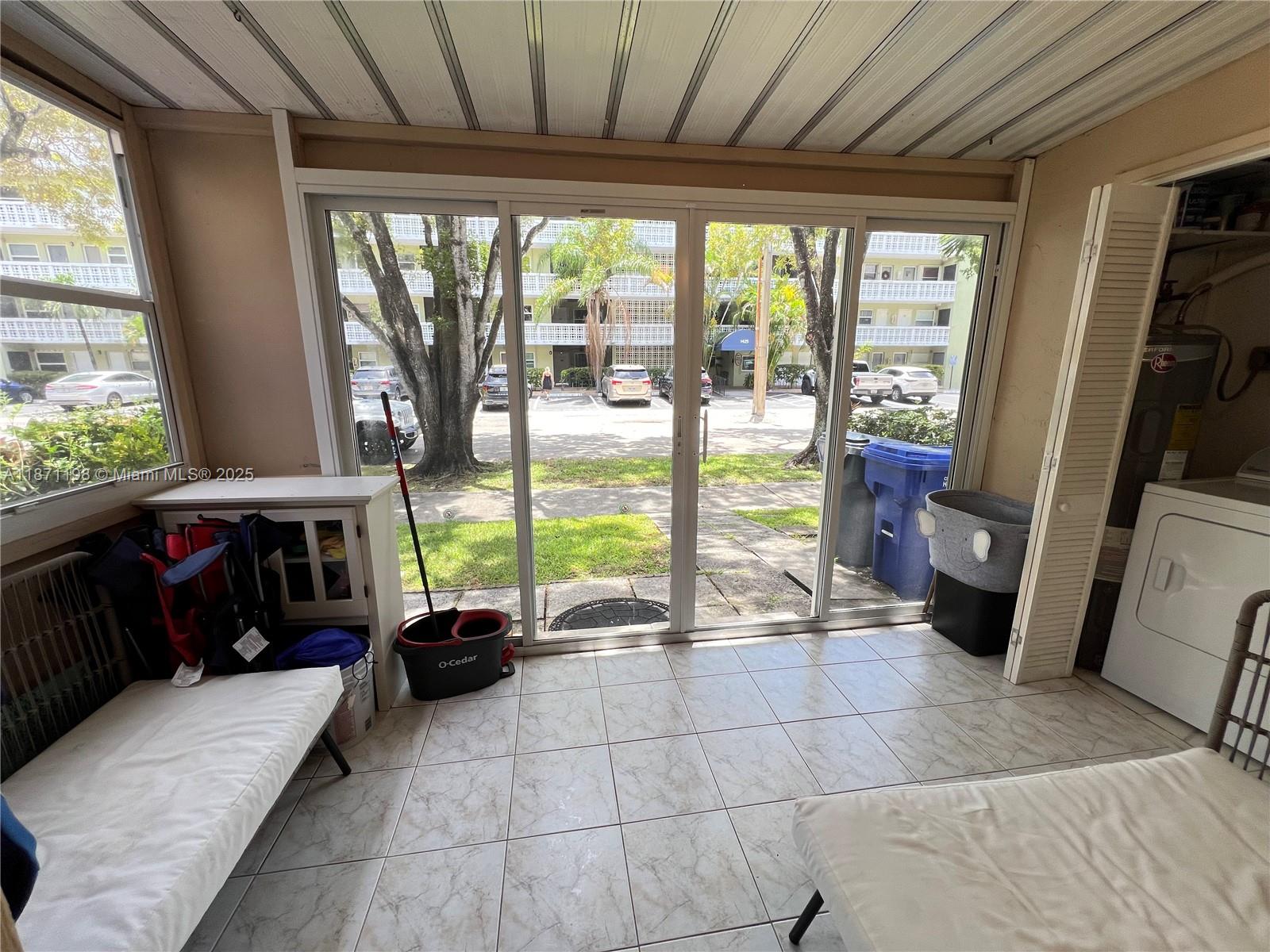 TOWNHOUSE VILLAS CONDO - Residential