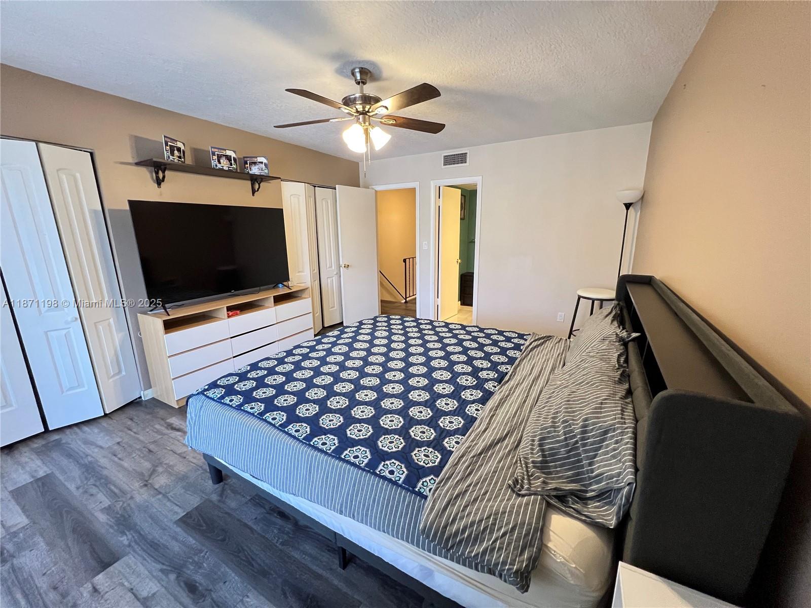 TOWNHOUSE VILLAS CONDO - Residential