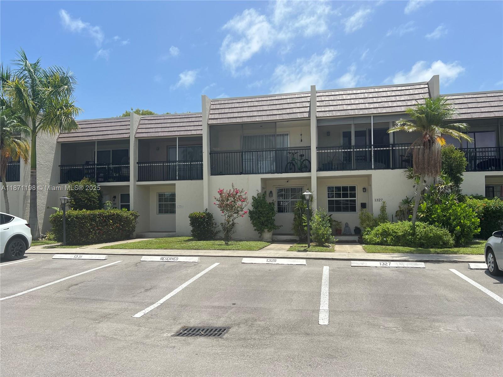 TOWNHOUSE VILLAS CONDO - Residential