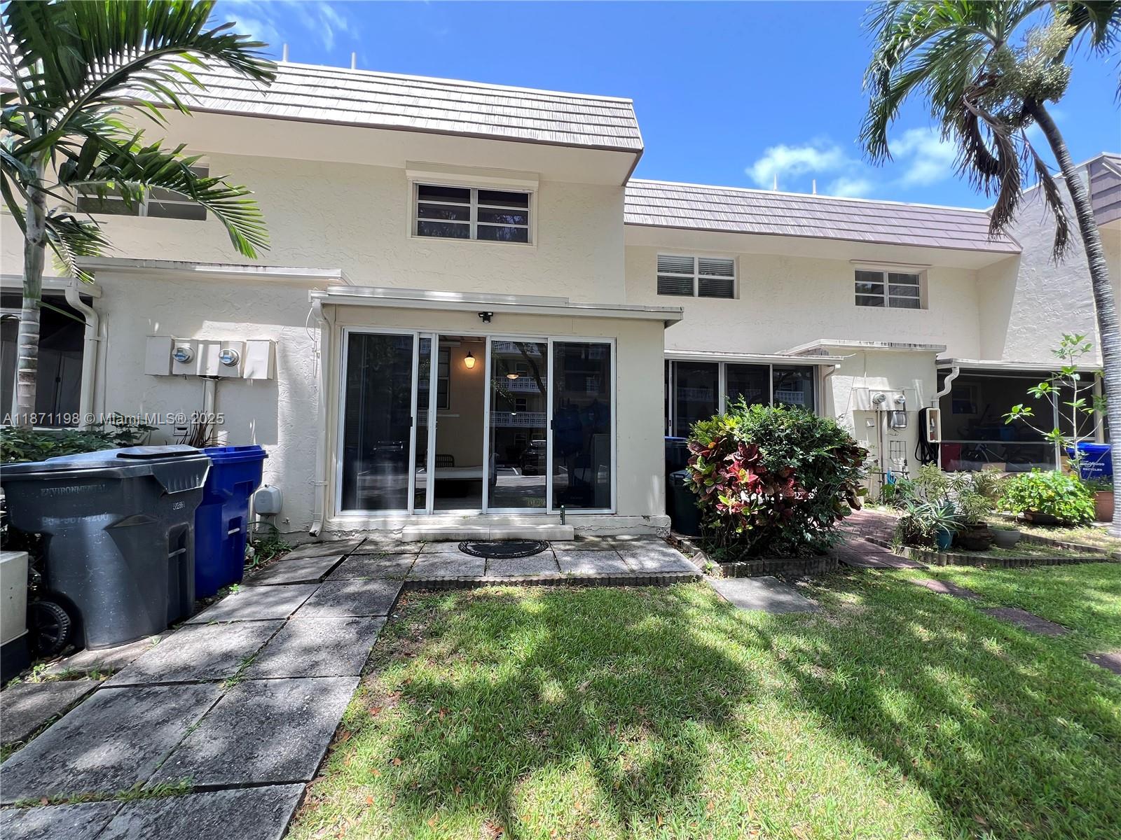 TOWNHOUSE VILLAS CONDO - Residential