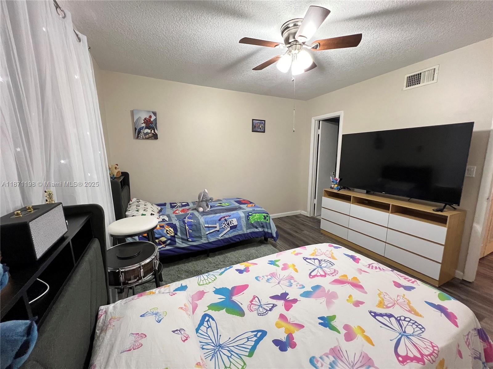 TOWNHOUSE VILLAS CONDO - Residential