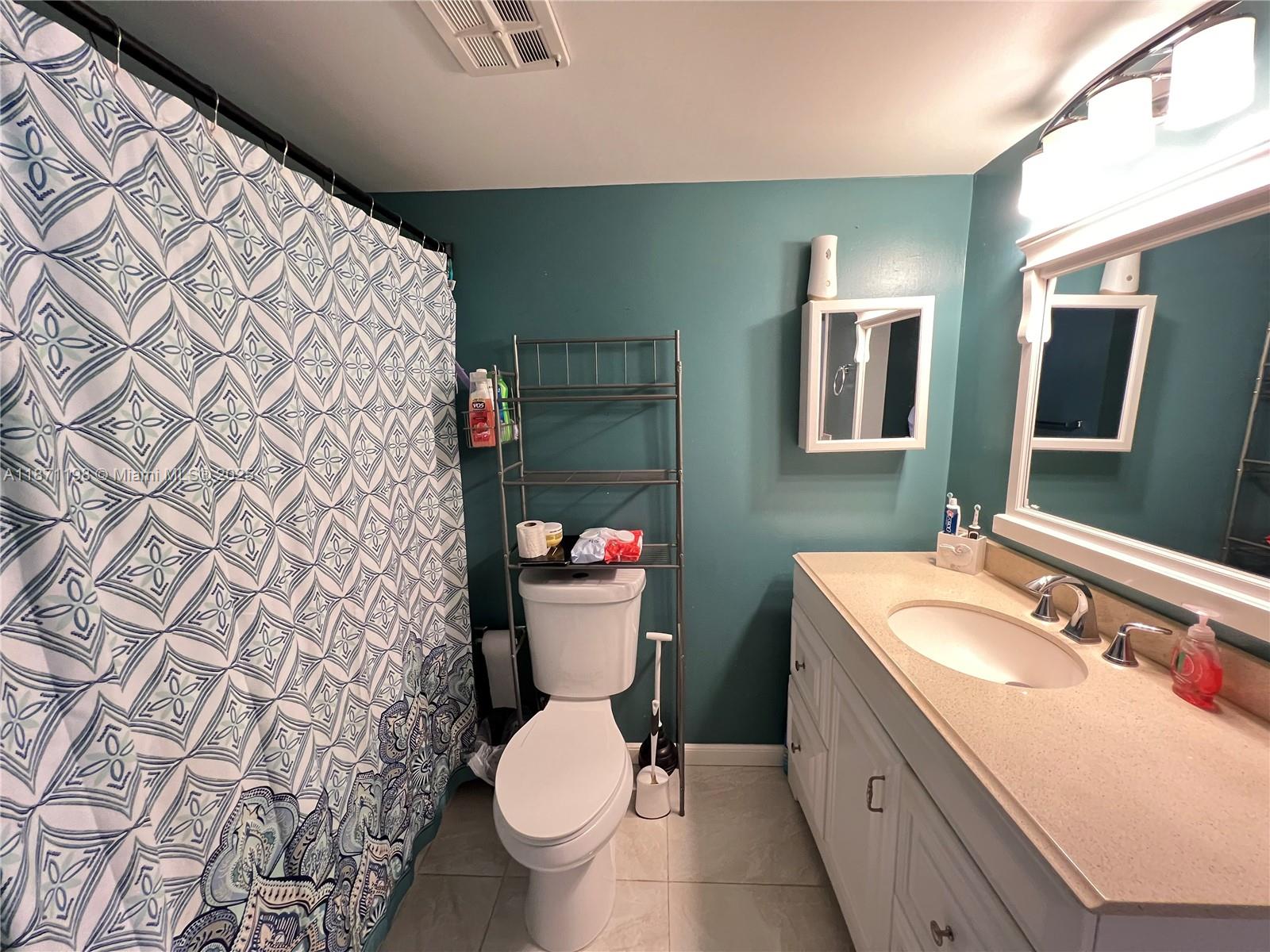 TOWNHOUSE VILLAS CONDO - Residential