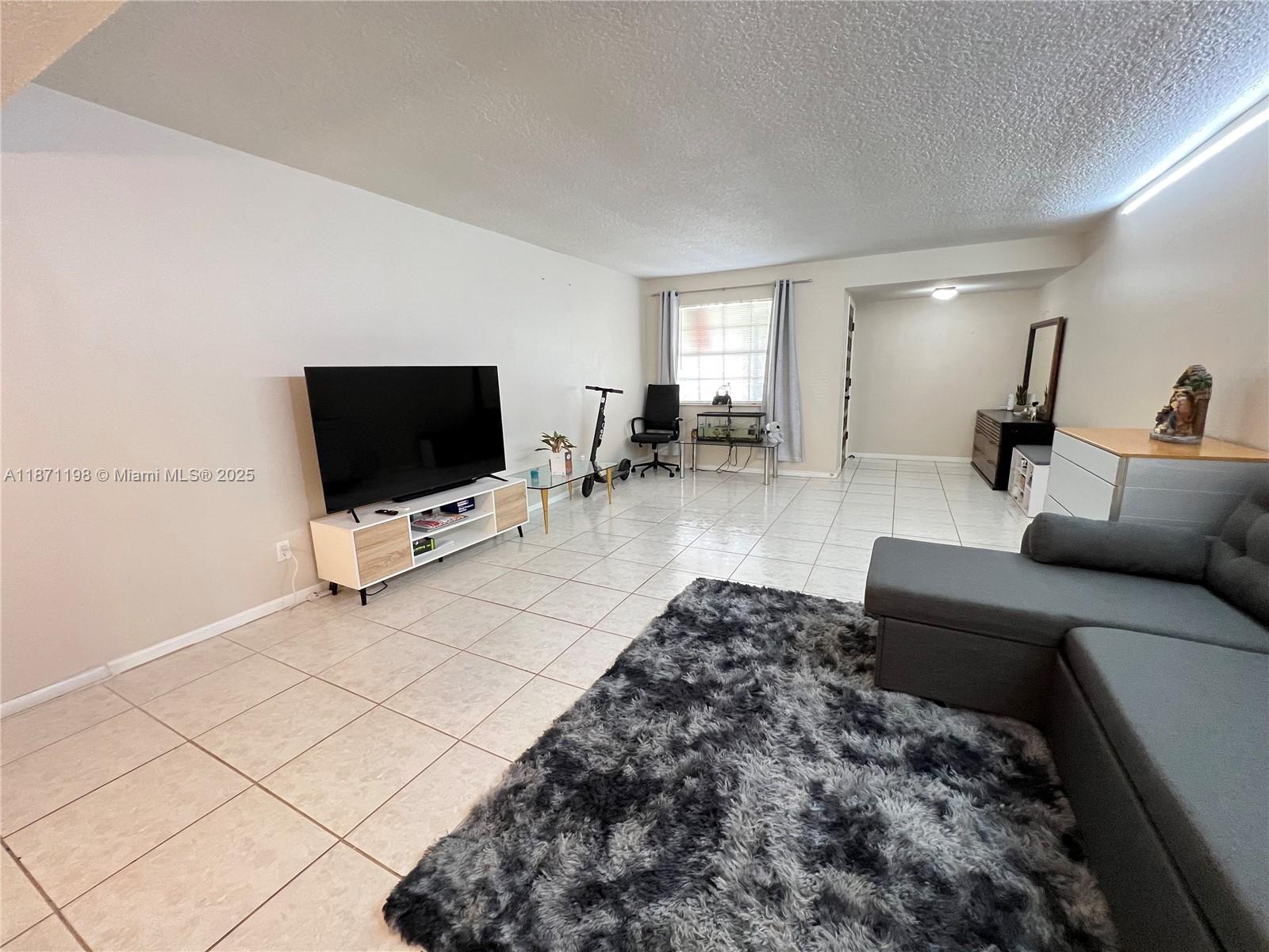 1325 N 15th Ave 23