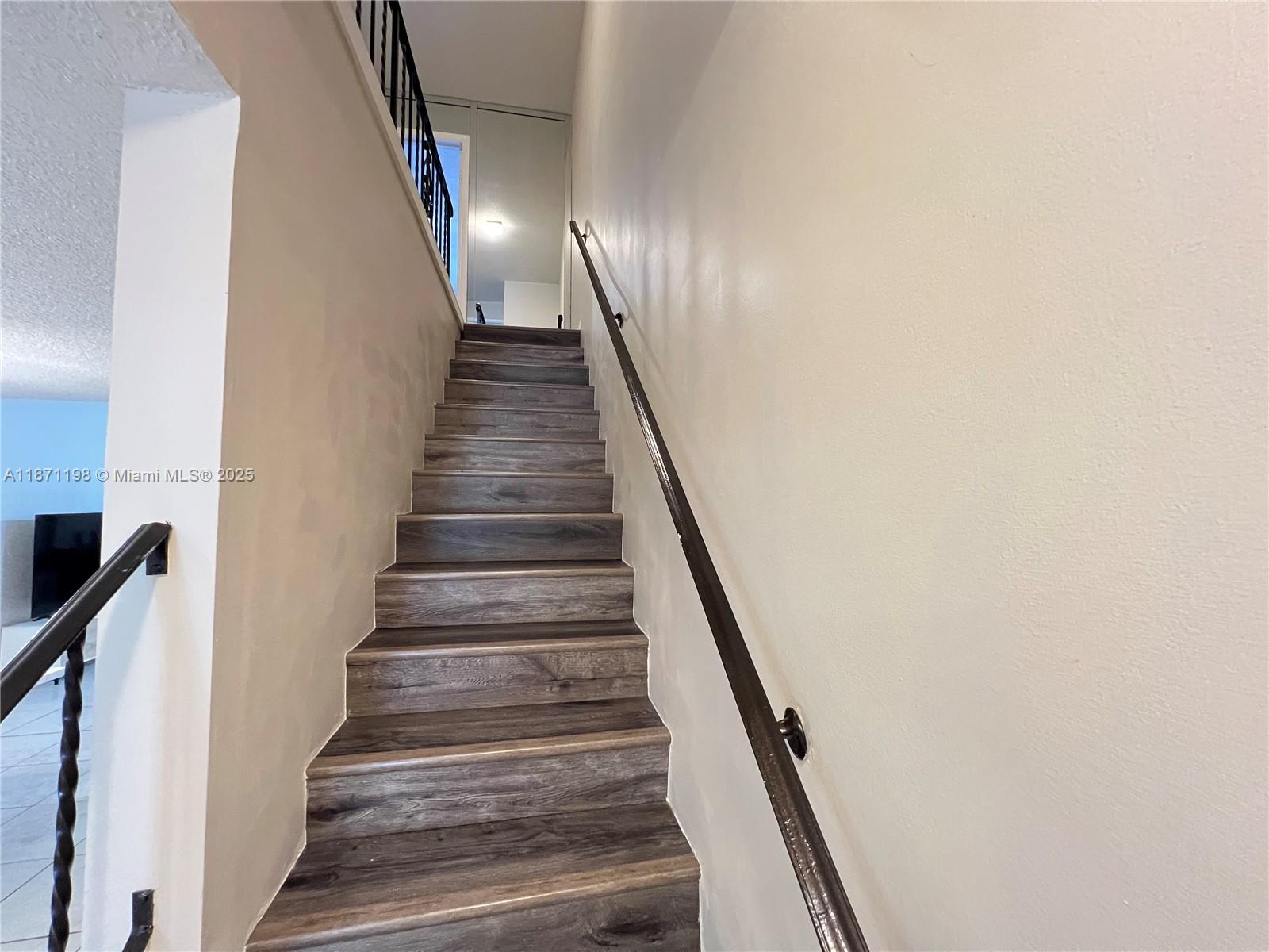 TOWNHOUSE VILLAS CONDO - Residential