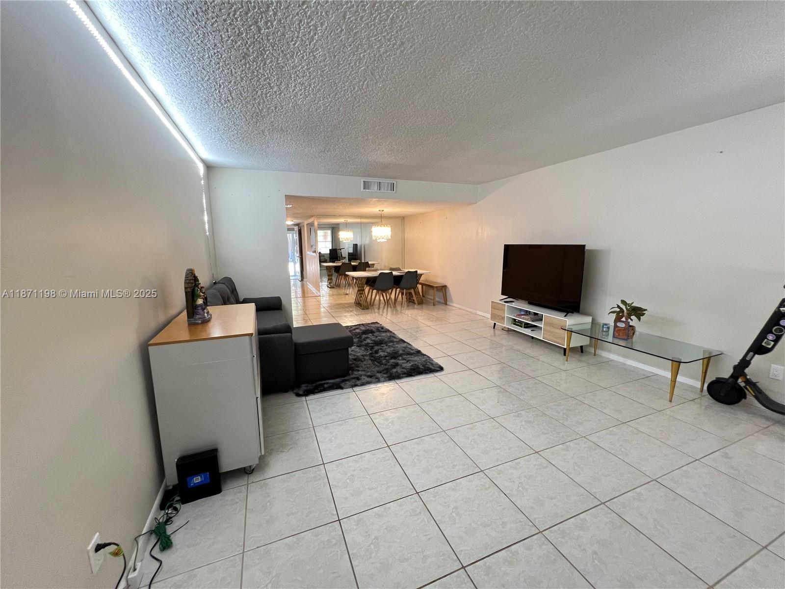 1325 N 15th Ave 23