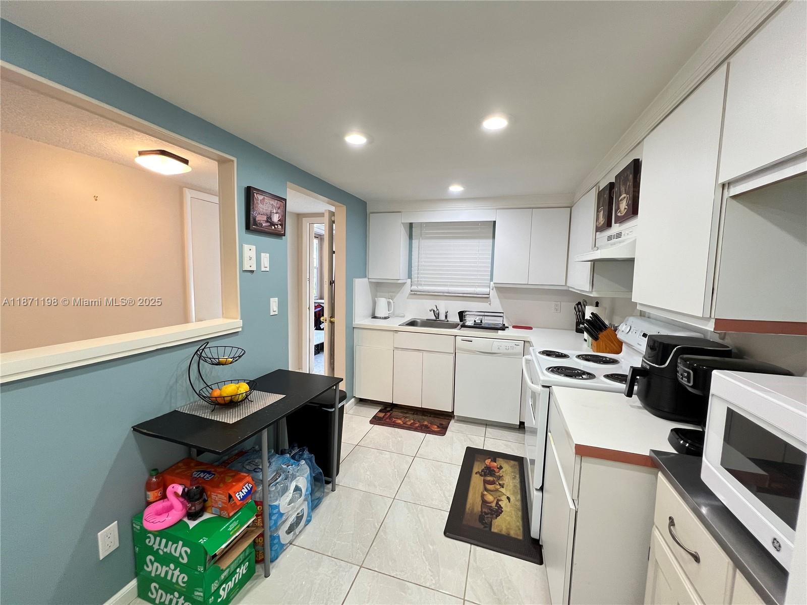 TOWNHOUSE VILLAS CONDO - Residential