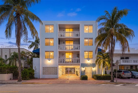 Photo of 335 Collins Ave #407, Miami Beach, FL 33139 (MLS # A12089514)