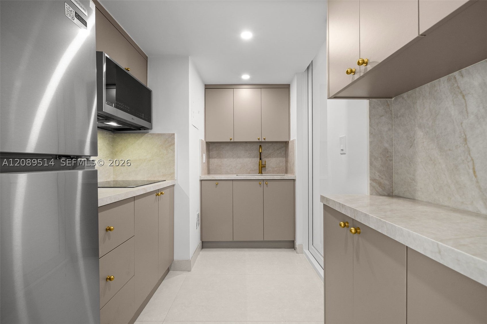 335 Collins Ave 407