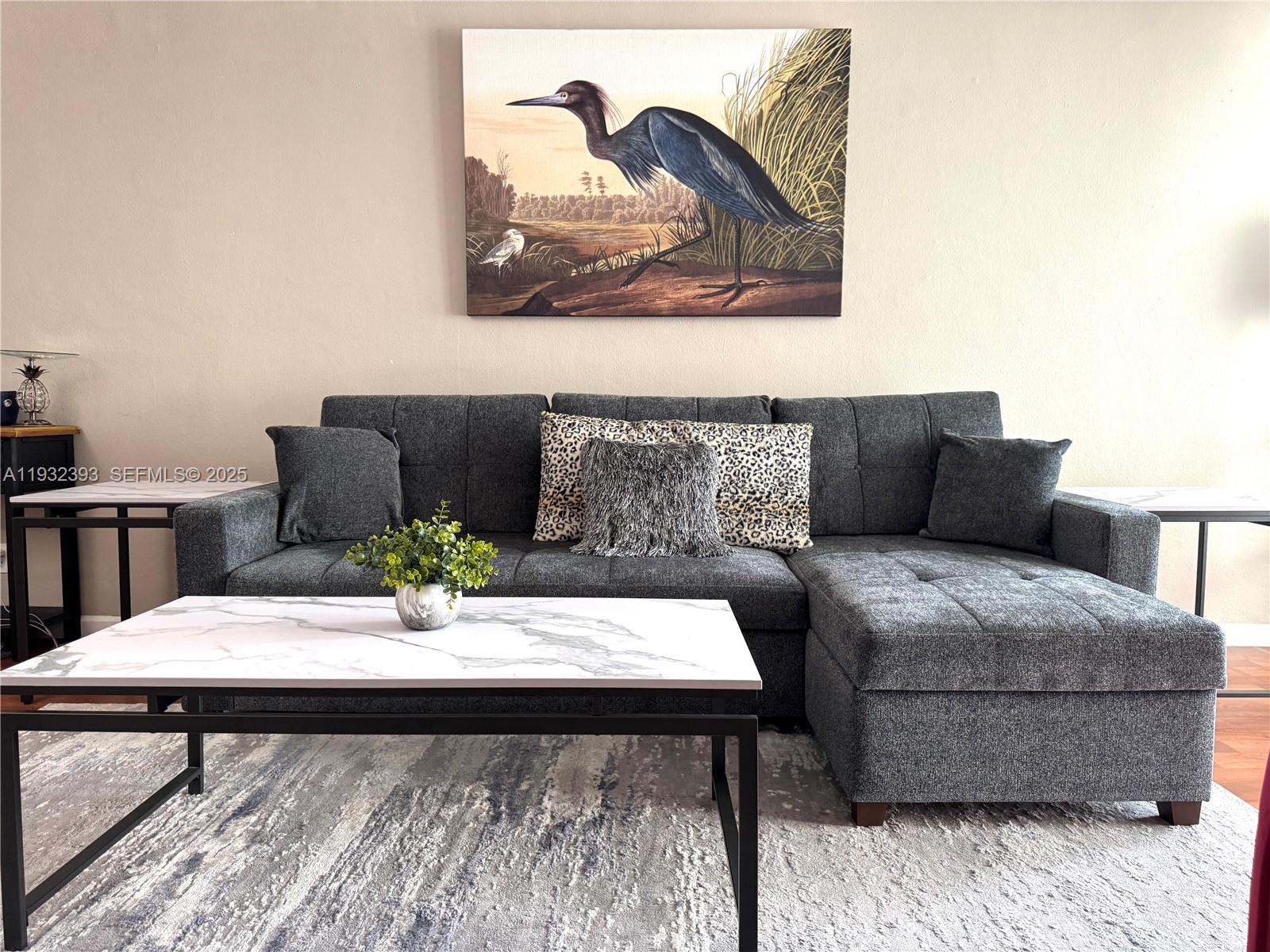 RESIDENCES ON HOLLYWOOD B - Residential Lease